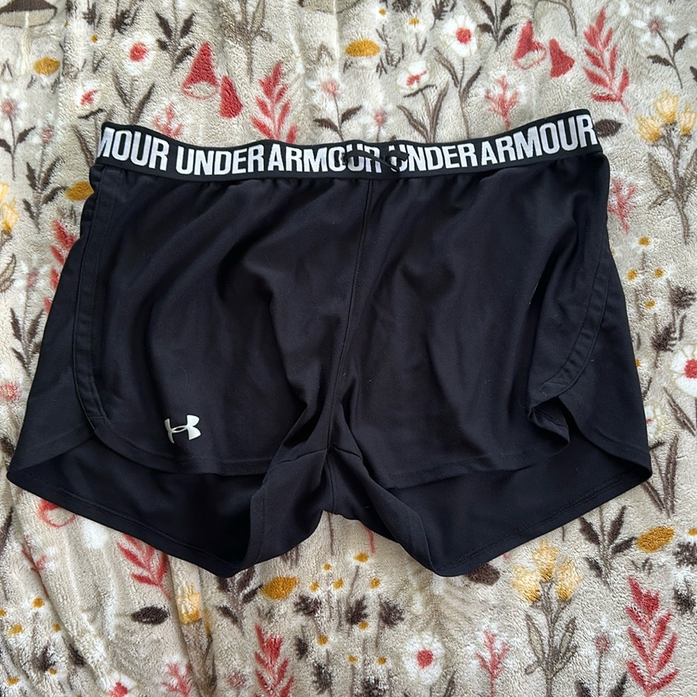 Under Armour Shorts size large good condition